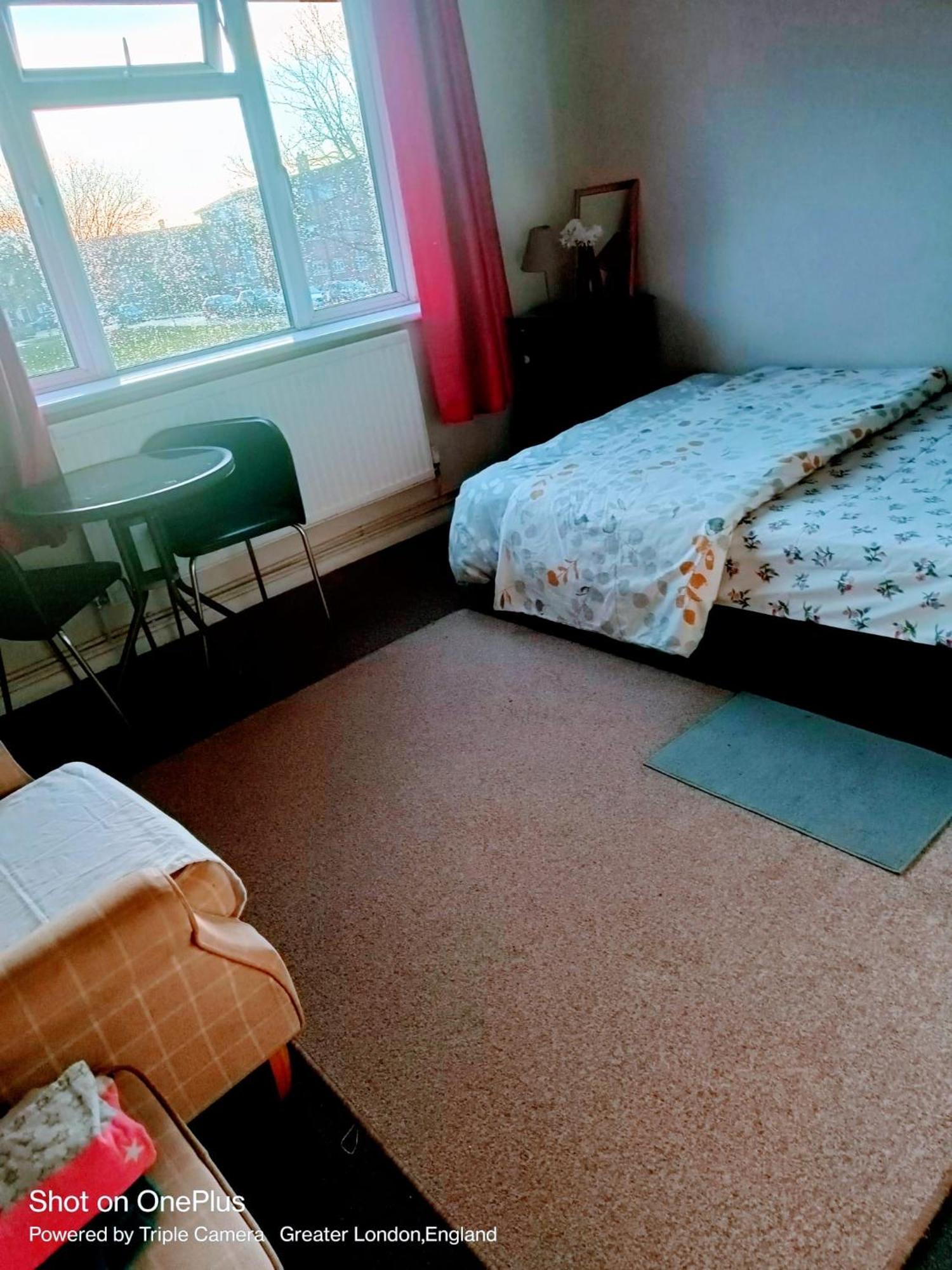 London's B& B * Hornchurch